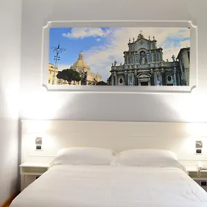 3* מלון Centrum